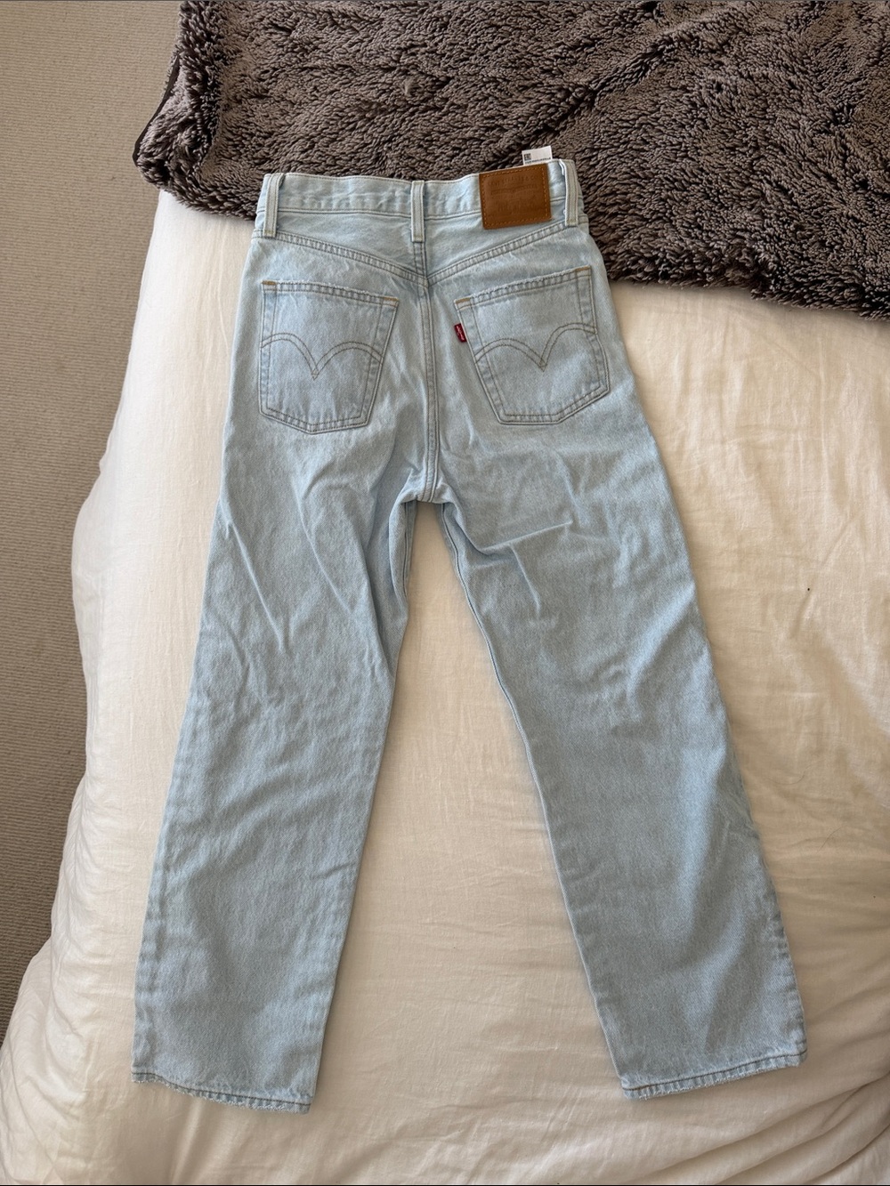 Levi's Ripped Ribcage Straight Leg Ankle Jeans - Picture 4 of 6